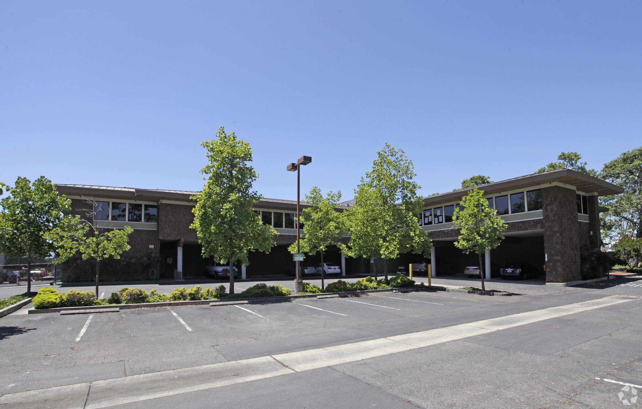 7770 Pardee Ln, Oakland, CA à louer Photo principale– Image 1 sur 5