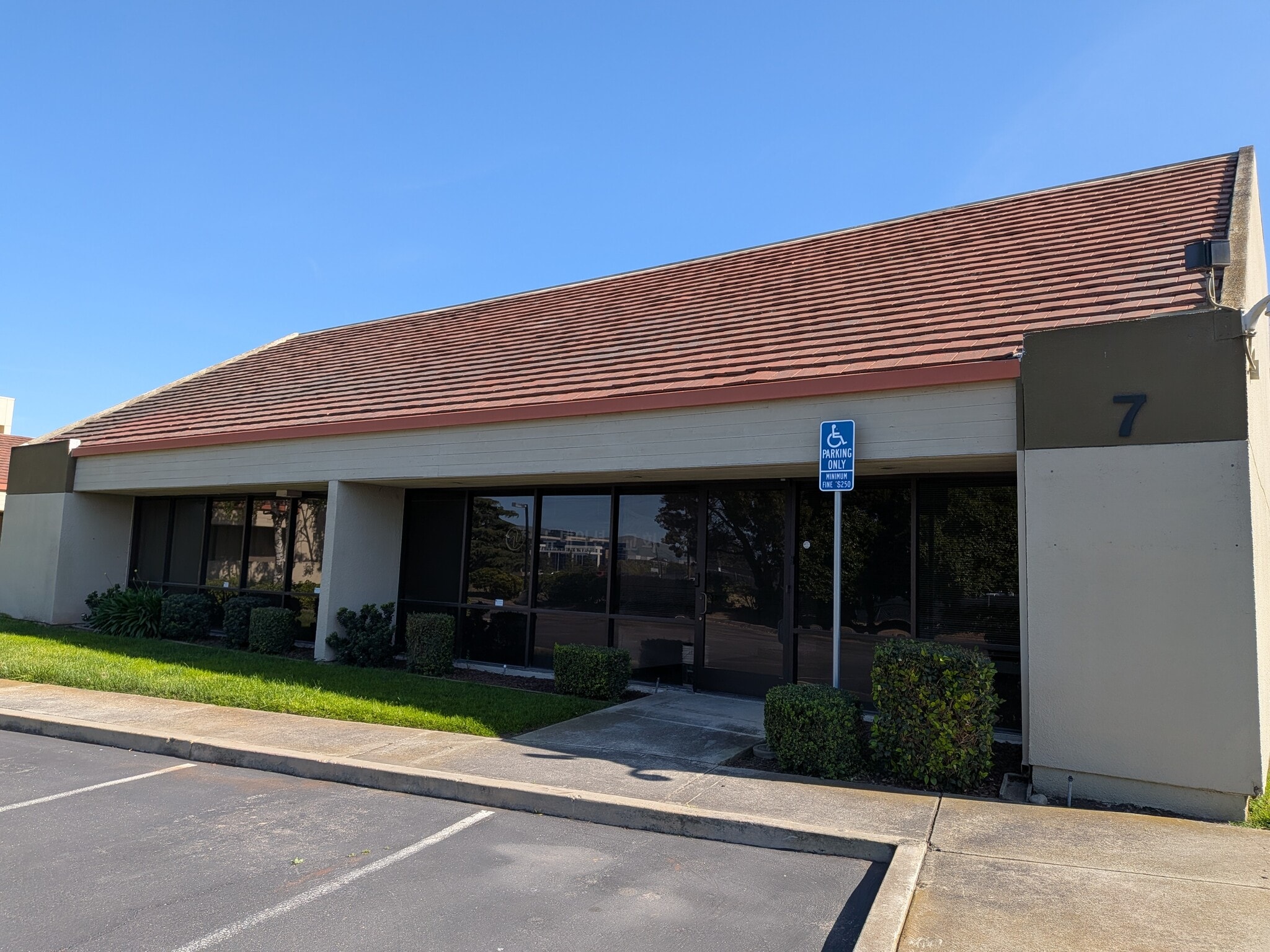 4701 Patrick Henry Dr, Santa Clara, CA à louer Photo de l’immeuble– Image 1 sur 26