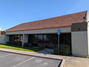 4701 Patrick Henry Dr, Santa Clara, CA à louer Photo de l’immeuble– Image 1 sur 26