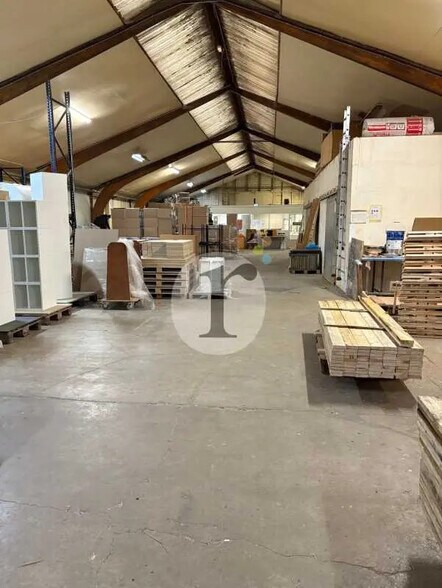 Local d’activités dans Comines à louer - Photo de l’immeuble – Image 1 sur 7