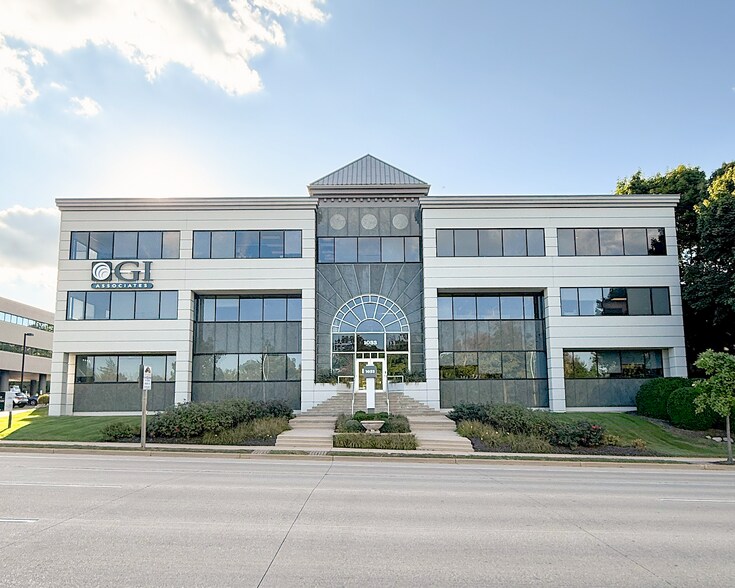 1033 N Mayfair Rd, Wauwatosa, WI à louer - Photo principale – Image 1 sur 12