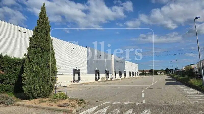 Industriel/Logistique dans Salon-de-Provence à louer Photo de l’immeuble– Image 1 sur 12