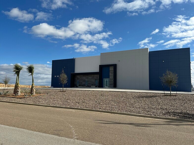 1513 Vidal Cantu rd, Laredo, TX à louer - Photo de l’immeuble – Image 2 sur 6