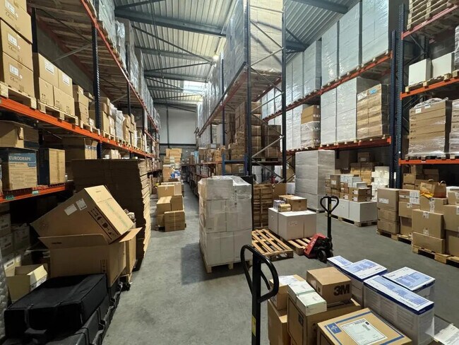 Plus de détails pour Local d’activités à vendre