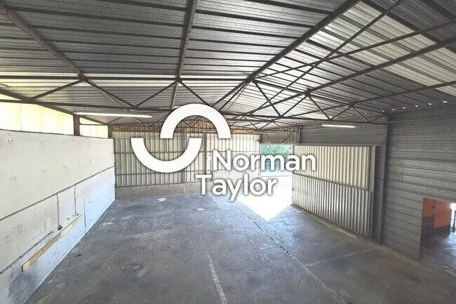 Plus de détails pour Local d'activités à louer