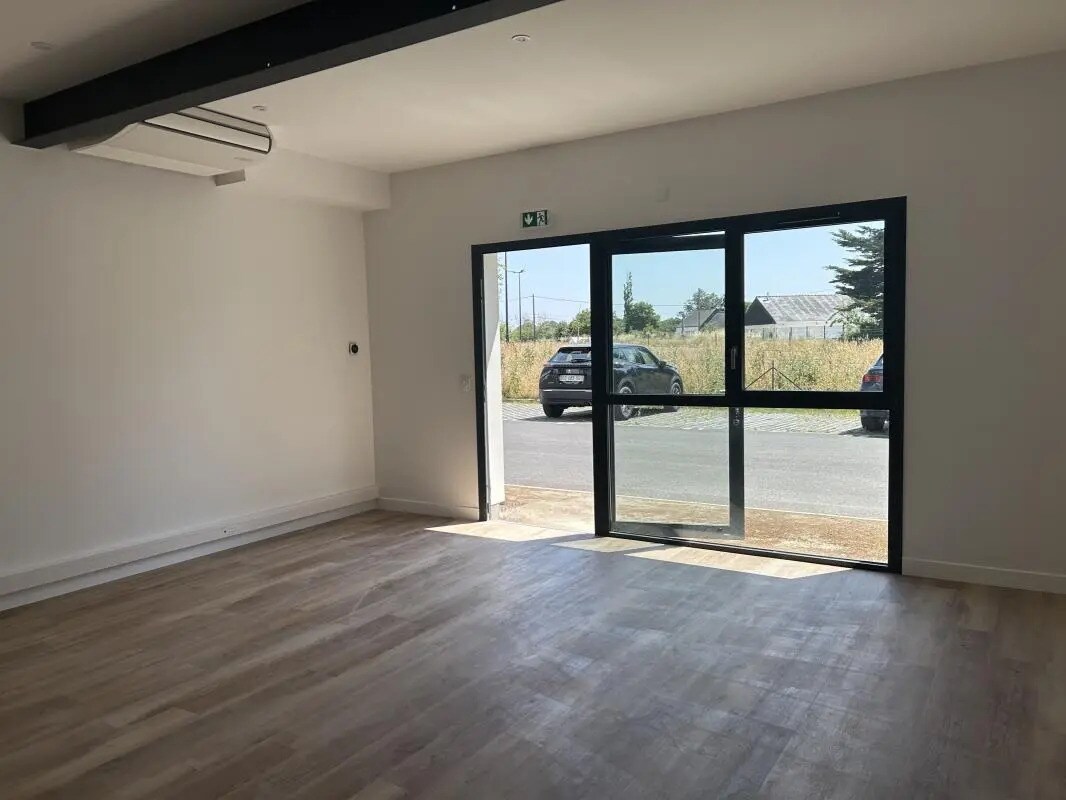 Local d’activités dans Donges à louer Photo intérieure– Image 1 sur 14