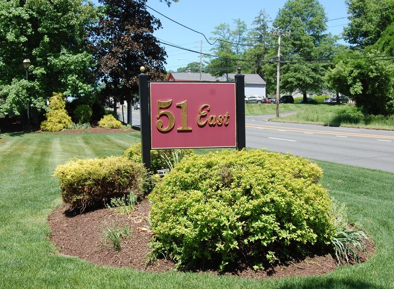 51 E Main St, Avon, CT à louer - Photo de l’immeuble – Image 3 sur 4
