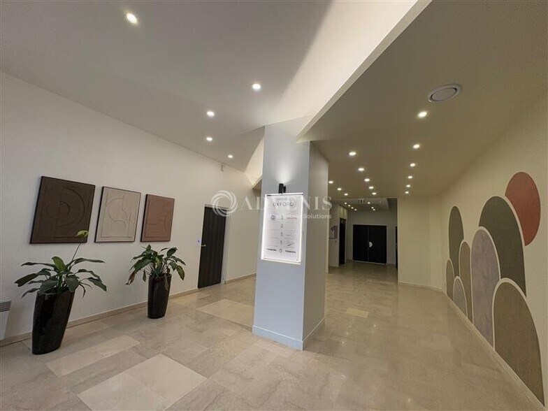 1214 Rue Du Fort De Saint-Cyr, Montigny-le-Bretonneux à louer - Hall d’entrée – Image 3 sur 5