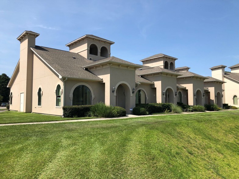 13644 Breton Ridge St, Houston, TX à vendre - Photo de l’immeuble – Image 1 sur 45