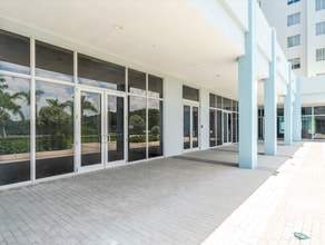 8175 NW 107th Ave, Doral, FL à louer Photo intérieure– Image 2 sur 6