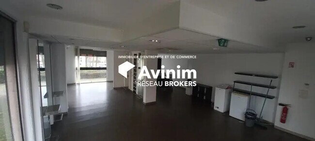 Plus de détails pour Local commercial à louer