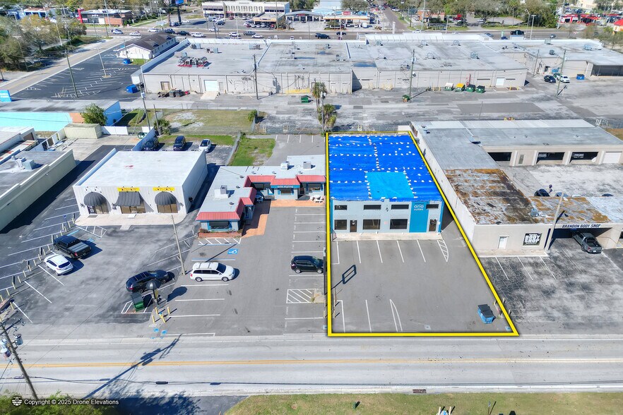 138 W Robertson St, Brandon, FL à vendre - Photo de l’immeuble – Image 3 sur 8