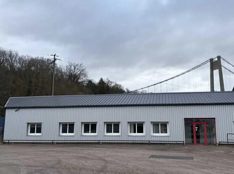 Local d'activités dans Tancarville à vendre - Photo de l’immeuble – Image 2 sur 4