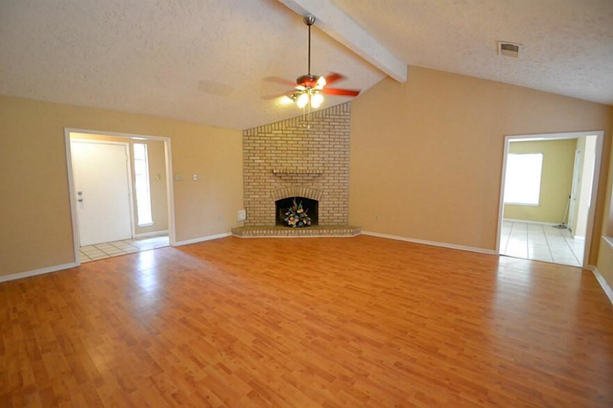 6116 Reading Rd, Rosenberg, TX à vendre - Photo intérieure – Image 2 sur 5