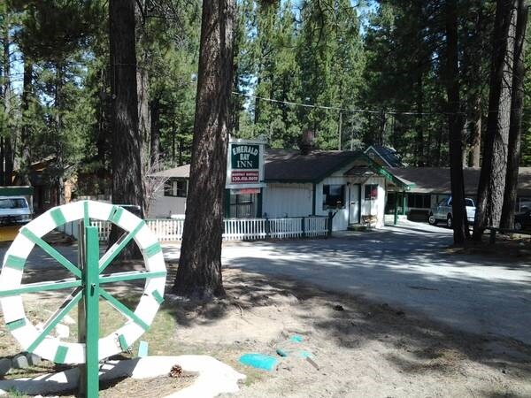 1313 Emerald Bay Rd, South Lake Tahoe, CA à vendre Photo principale– Image 1 sur 3