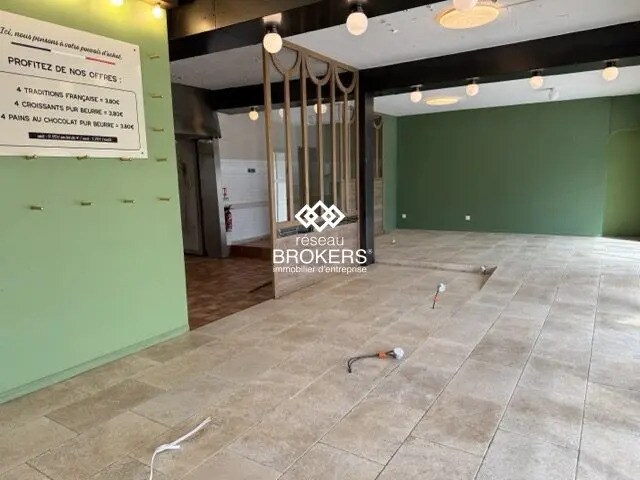 Local commercial dans L'ISLE-SUR-LA-SORGUE à louer - Photo intérieure – Image 3 sur 8