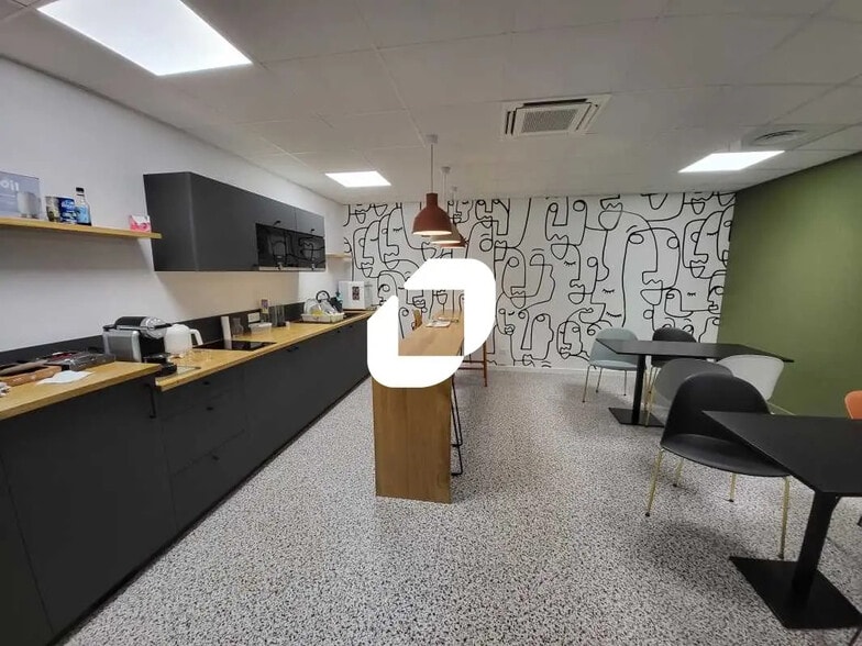 Bureau dans Mérignac à vendre - Photo de l’immeuble – Image 3 sur 15