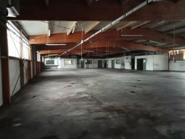 Local d’activités dans Argentan à louer - Photo de l’immeuble – Image 2 sur 2