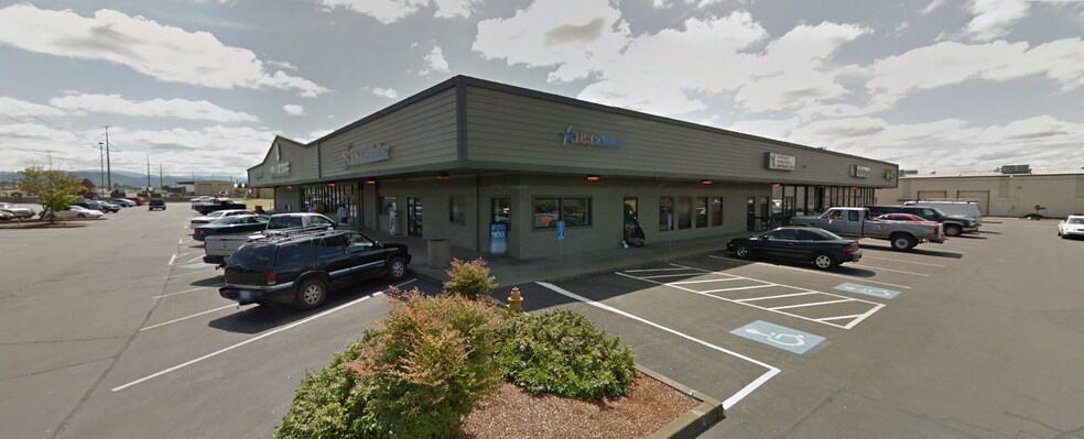 7334 Crater Lake Hwy, White City, OR à louer - Photo principale – Image 1 sur 12