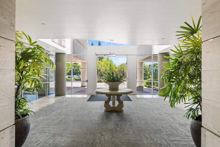 3017 Douglas Blvd, Roseville, CA à louer - Hall d’entrée – Image 3 sur 15
