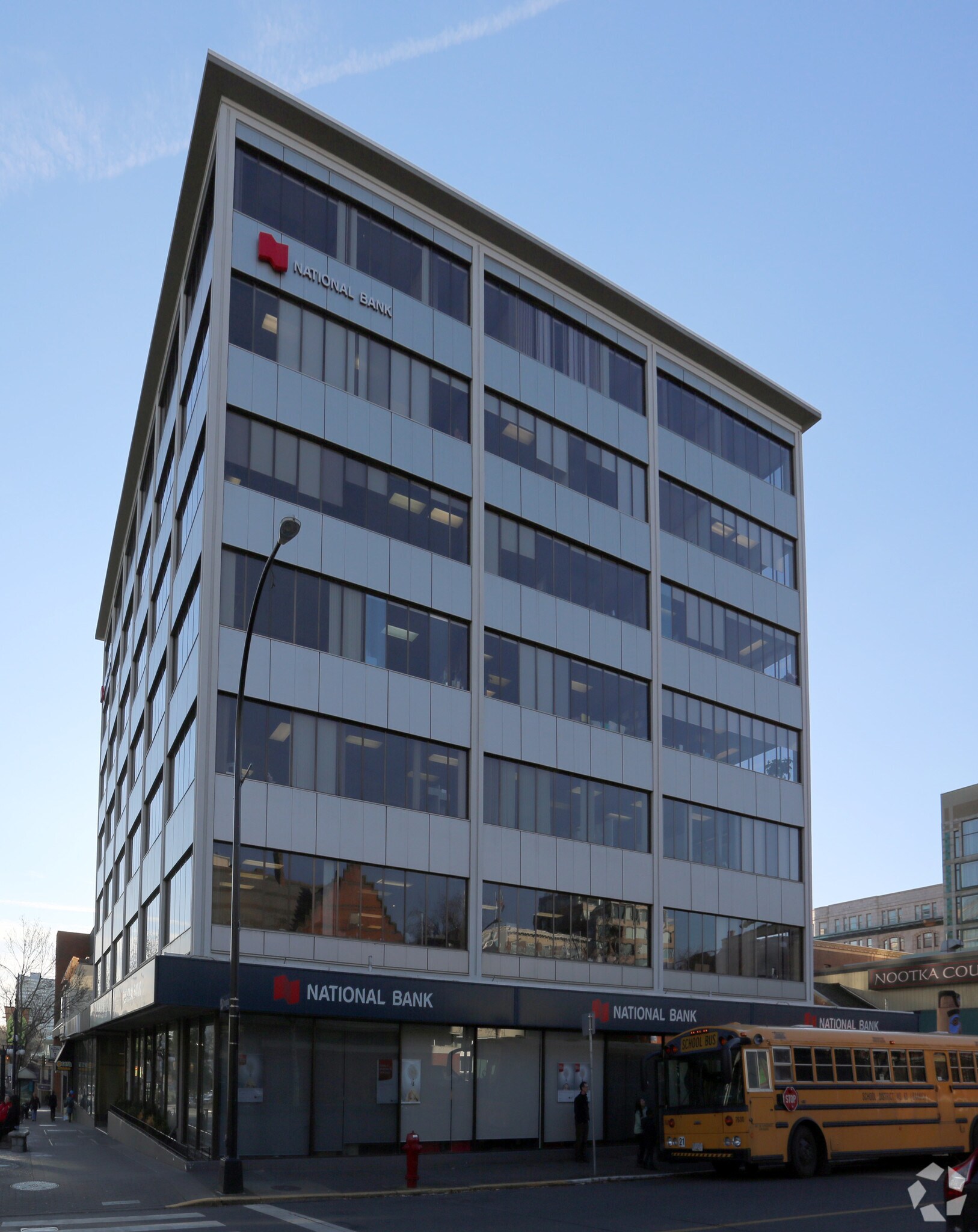 850-880 Douglas St, Victoria, BC à louer Photo principale– Image 1 sur 3