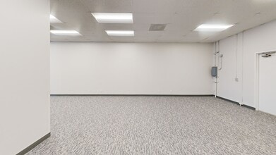 600 S Grand Ave, Santa Ana, CA à louer Numérisation 3D Matterport– Image 1 sur 5