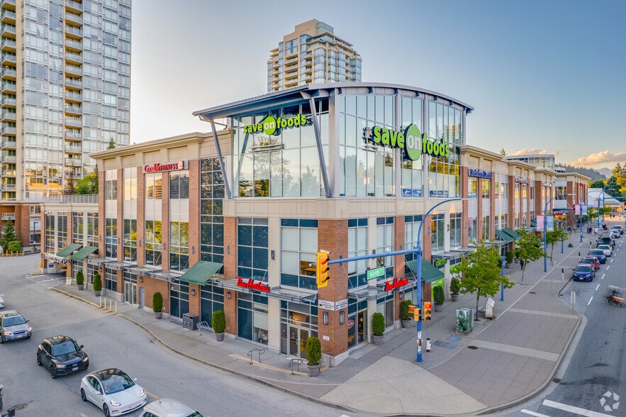 3433 North Rd, Burnaby, BC à louer - Photo principale – Image 1 sur 5