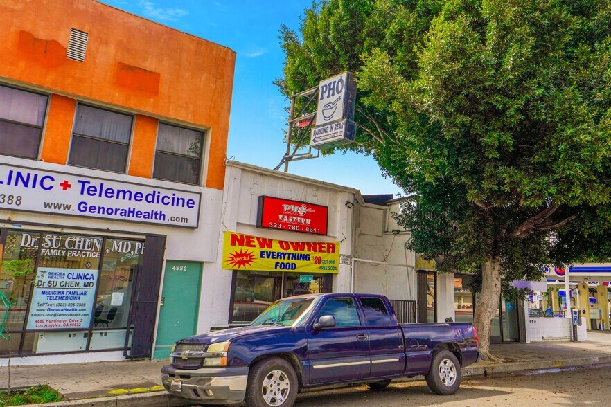 4874 Huntington Dr S, Los Angeles, CA à louer - Photo de l’immeuble – Image 3 sur 12