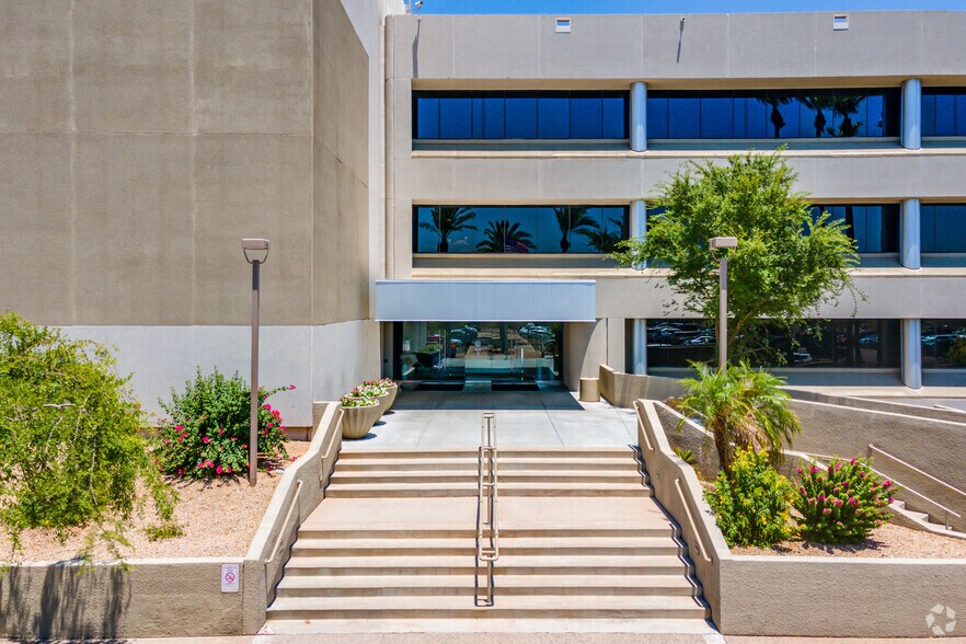 18444 N 25th Ave, Phoenix, AZ à louer - Photo de l’immeuble – Image 3 sur 7