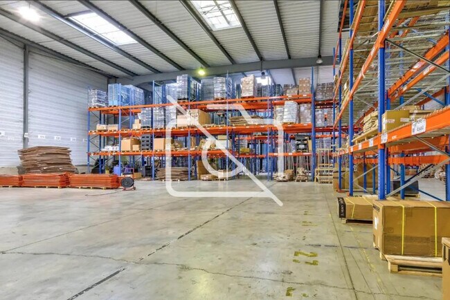 Plus de détails pour Bureau, Industriel/Logistique à louer