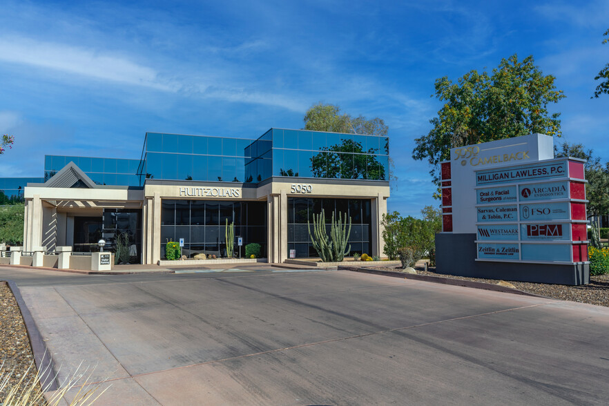 5050 N 40th St, Phoenix, AZ à louer - Photo de l’immeuble – Image 1 sur 11
