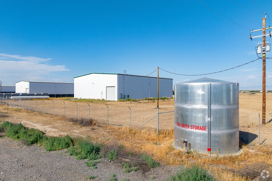 6610 Cherry Avenue, Bakersfield, CA à louer - Photo de l’immeuble – Image 1 sur 10