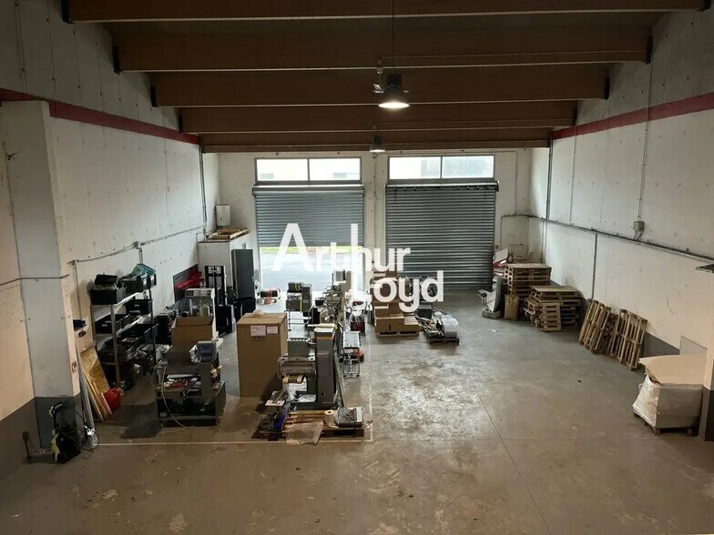 Local d’activités dans Montauroux à louer - Photo de l’immeuble – Image 1 sur 4