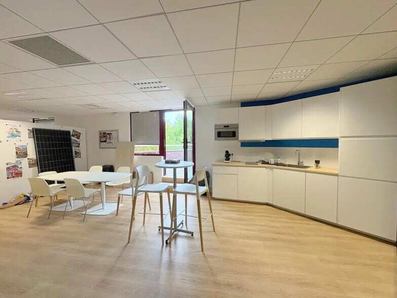 Bureau dans Saint-Germain-en-Laye à louer - Photo de l’immeuble – Image 3 sur 23