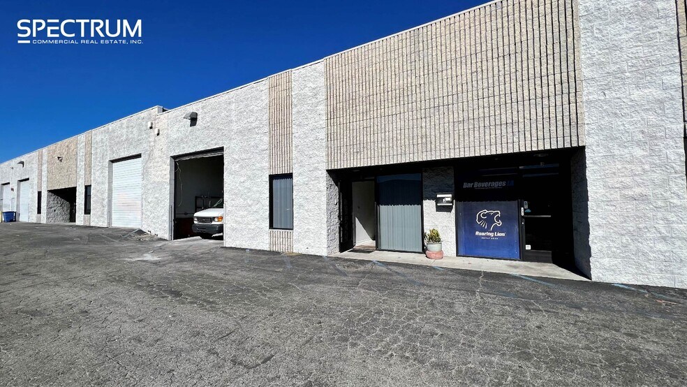 8000 Wheatland Ave, Sun Valley, CA à louer - Photo de l’immeuble – Image 2 sur 6