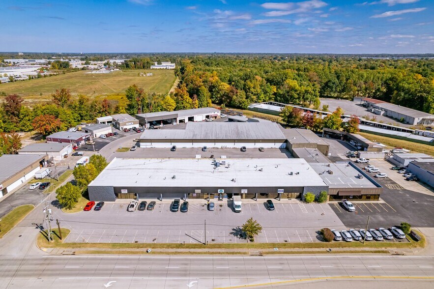 4735 Poplar Level Rd, Louisville, KY à louer - Photo de l’immeuble – Image 3 sur 5