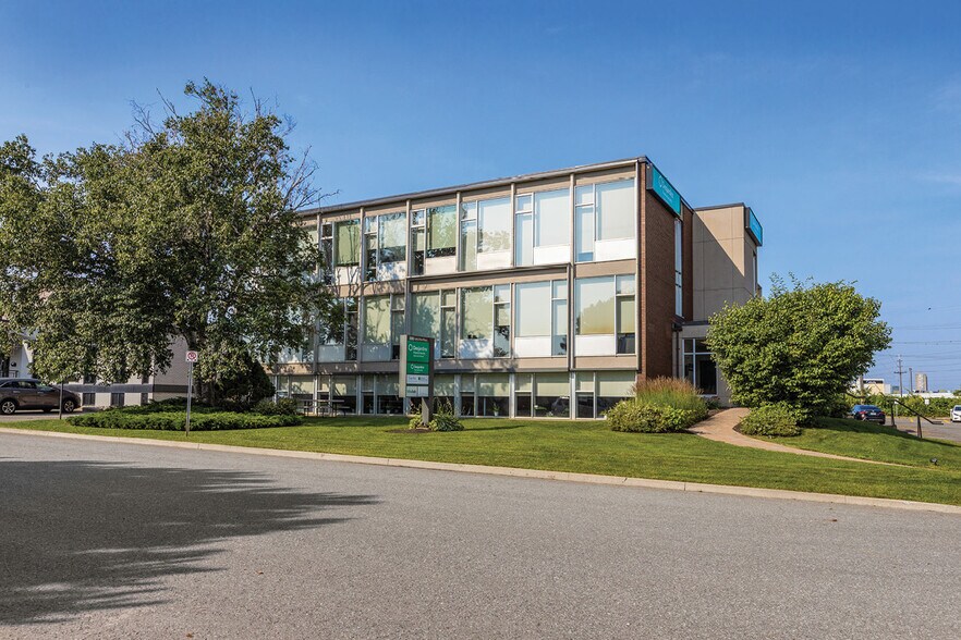 880 Lady Ellen Pl, Ottawa, ON à louer - Photo de l’immeuble – Image 2 sur 7