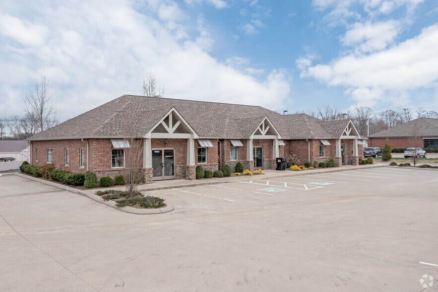 2693 Townsend Ct, Clarksville, TN à louer - Photo principale – Image 1 sur 21