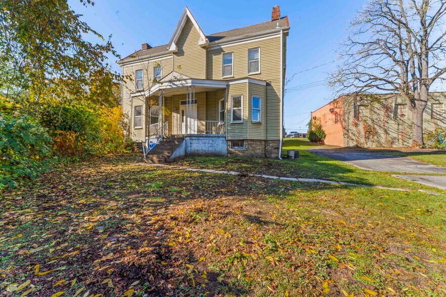 5131 Clairton Blvd, Pittsburgh, PA à vendre - Photo de l’immeuble – Image 2 sur 36