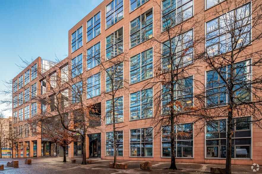 2-4 Place Des Vosges, Courbevoie à louer - Photo de l’immeuble – Image 3 sur 10