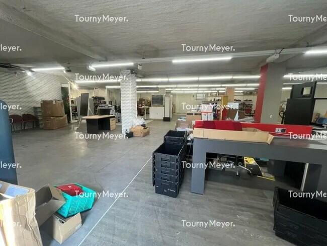 Plus de détails pour Local commercial à louer