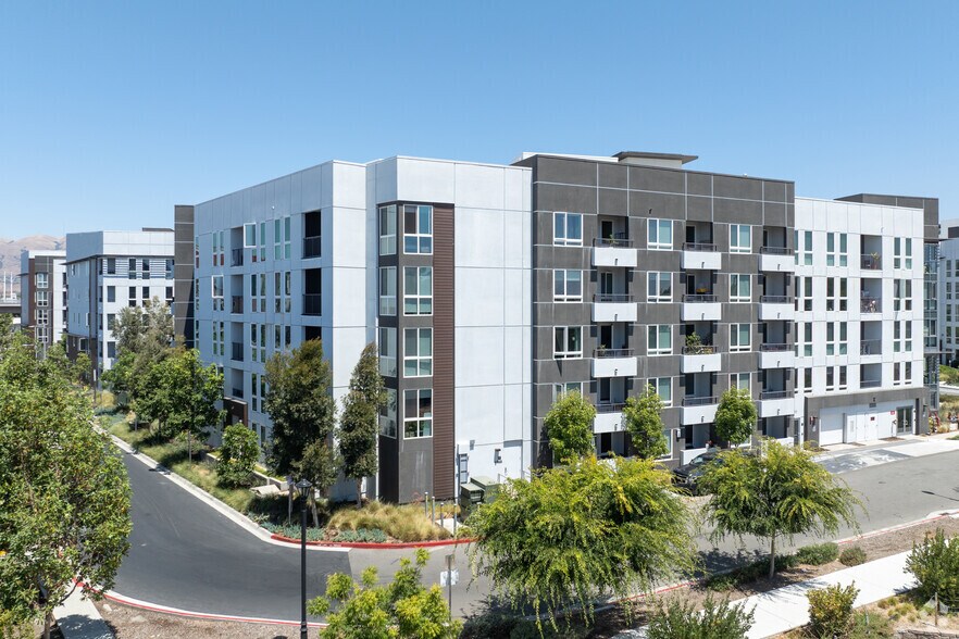 1821 S Milpitas Blvd, Milpitas, CA à louer - Photo principale – Image 1 sur 63