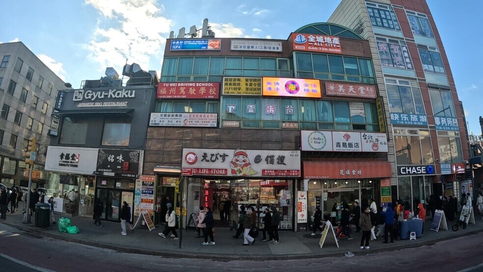 40-48 Main St, Flushing, NY à louer - Vidéo sur l’annonce professionnelle – Image 2 sur 4