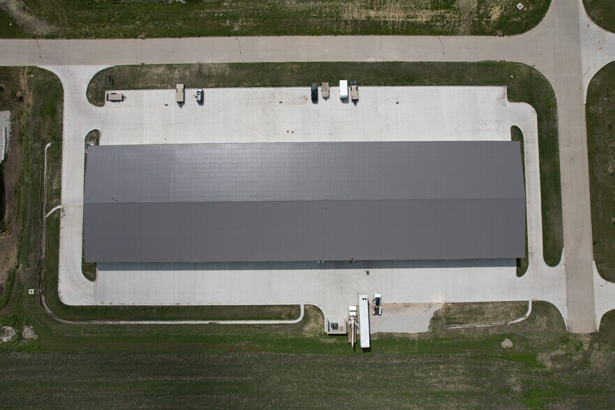 1311 NW Laurel St, Elkhart, IA à louer - Photo de l’immeuble – Image 2 sur 6