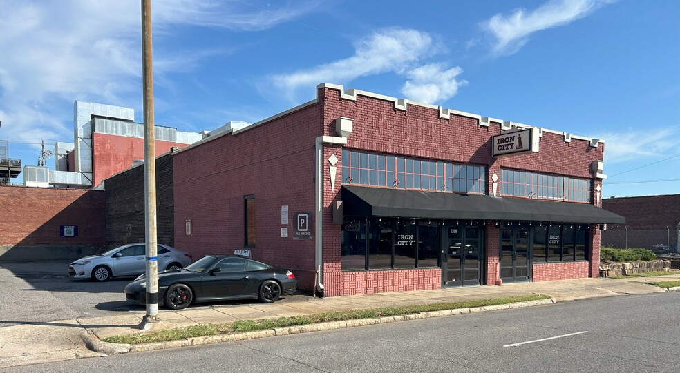 2208 6th Ave S, Birmingham, AL à louer - Photo de l’immeuble – Image 1 sur 6