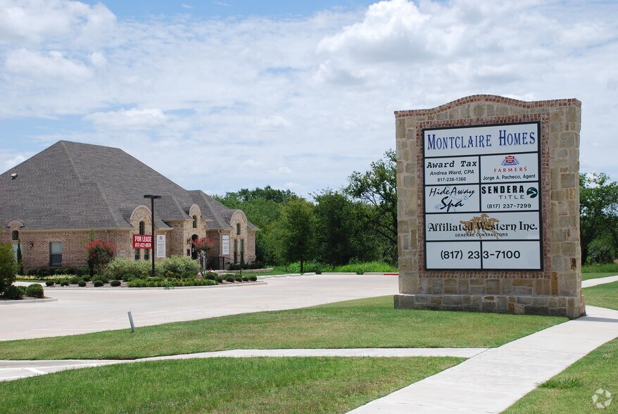 5748 Boat Club Rd, Fort Worth, TX à vendre - Photo de l’immeuble – Image 3 sur 30