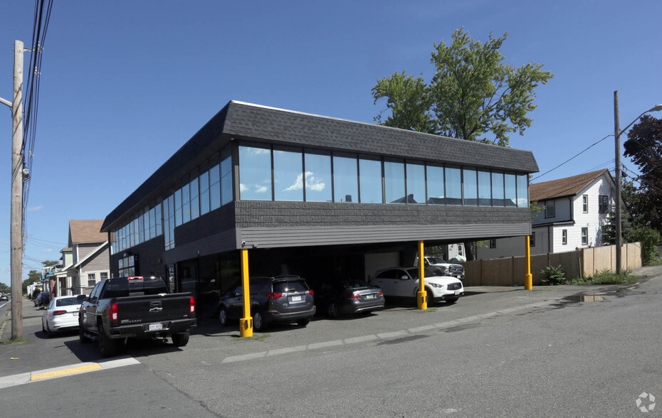 1048 N Shore Dr, Revere, MA à louer - Photo principale – Image 1 sur 2