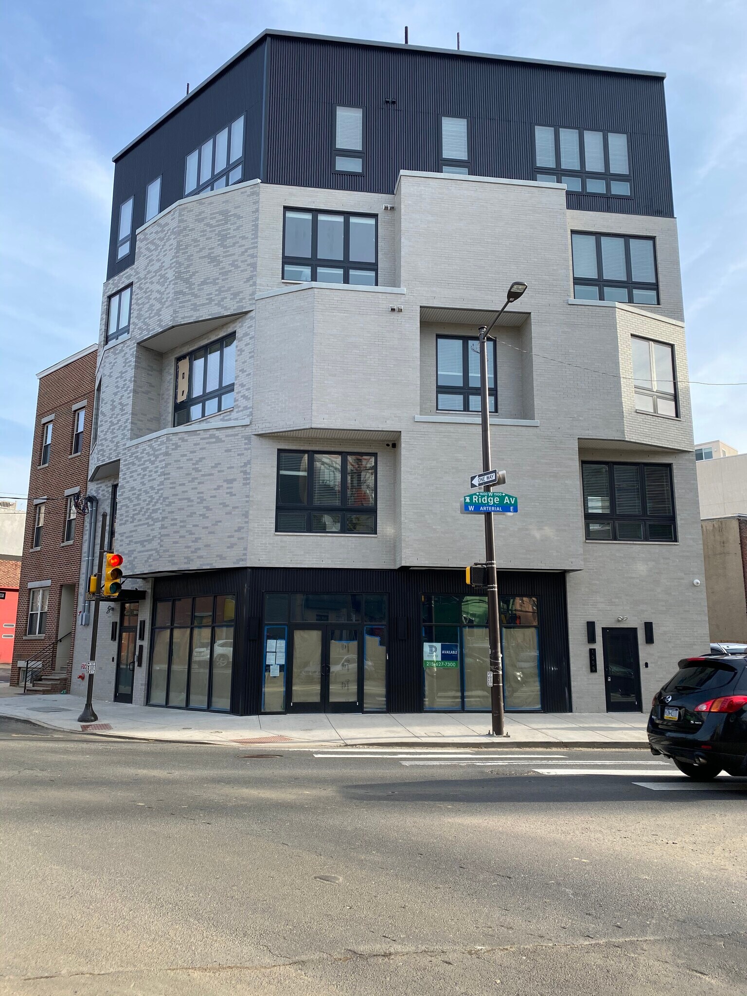 1555 Ridge Ave, Philadelphia, PA à louer Photo principale– Image 1 sur 2