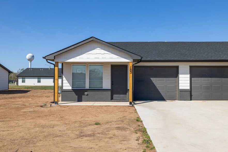 185 Indian Lakes Dr, Clearwater, KS à vendre - Photo de l’immeuble – Image 3 sur 20