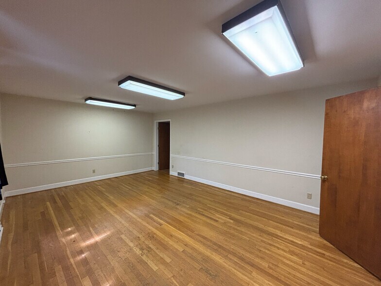 3536 Vest Mill Rd, Winston-Salem, NC à louer - Photo de l’immeuble – Image 2 sur 12
